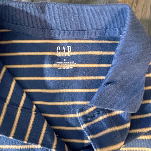 Bundle of 3 GAP shirts. - Picture 5 of 12
